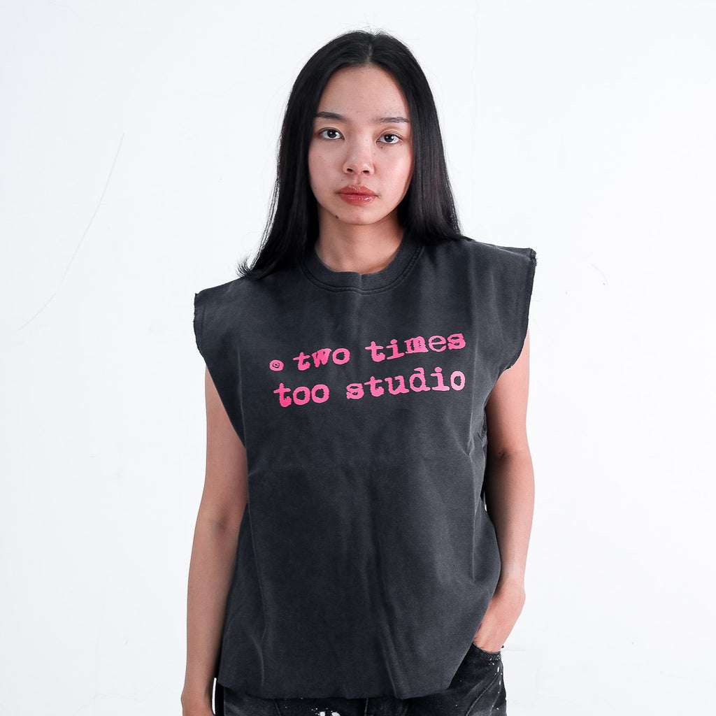 Tanktop Logo Tee - Aged Black / Pink