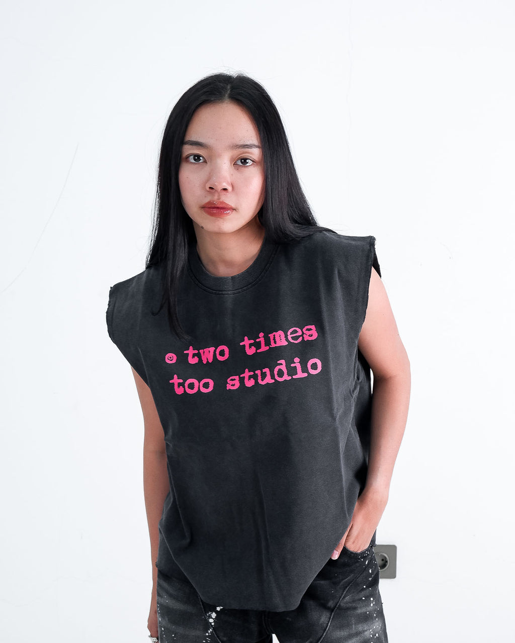 Tanktop Logo Tee - Aged Black / Pink