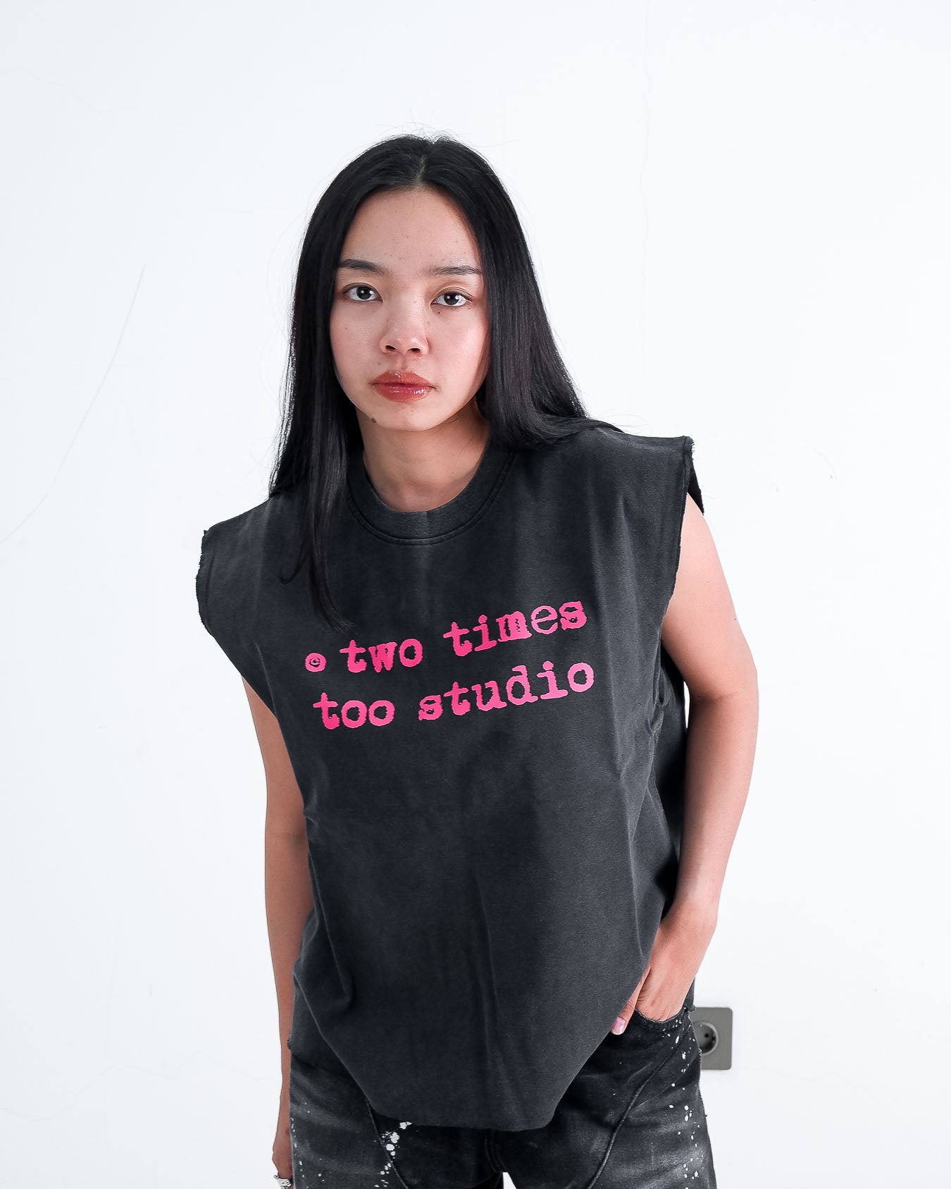 Tanktop Logo Tee - Aged Black / Pink