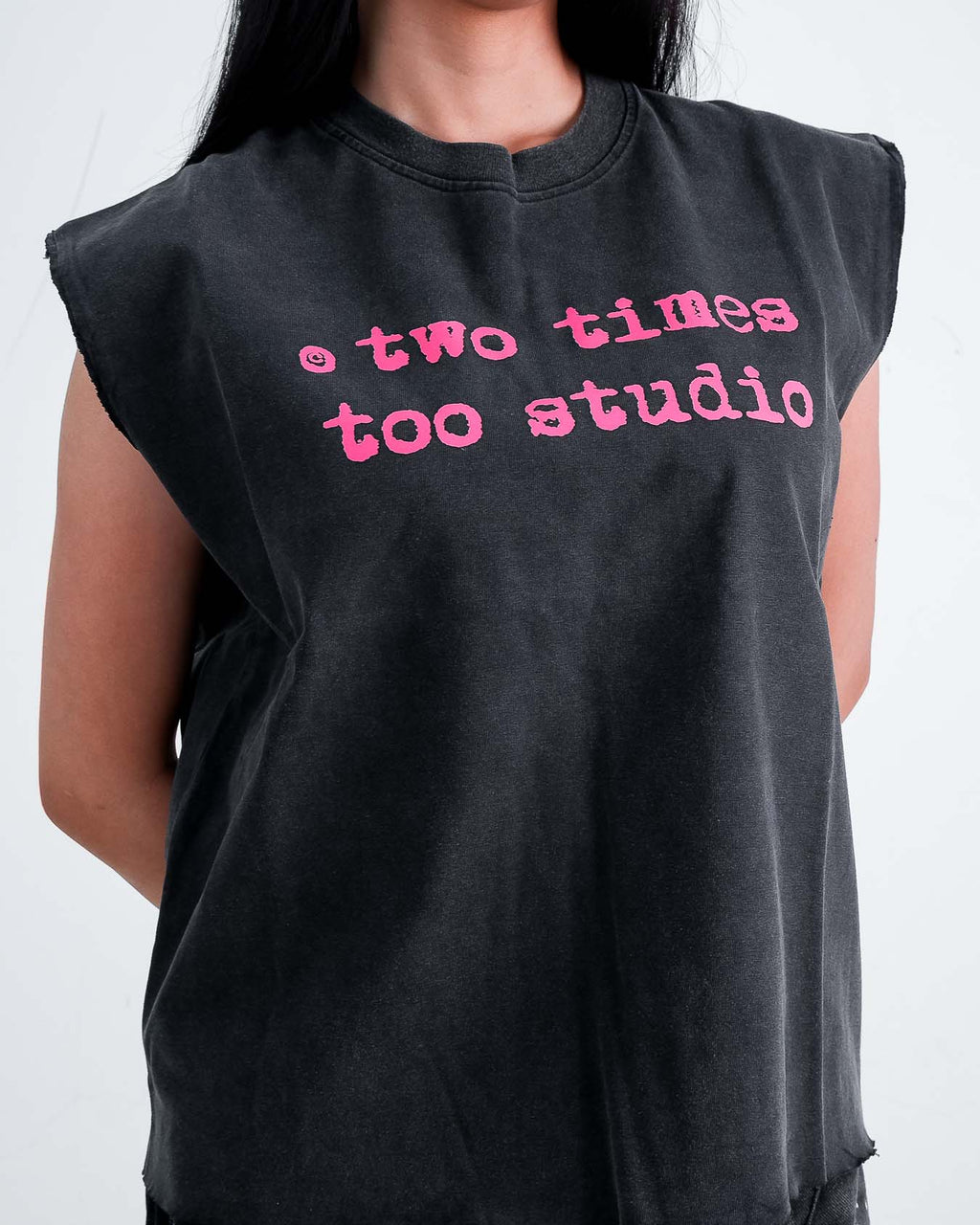 Tanktop Logo Tee - Aged Black / Pink