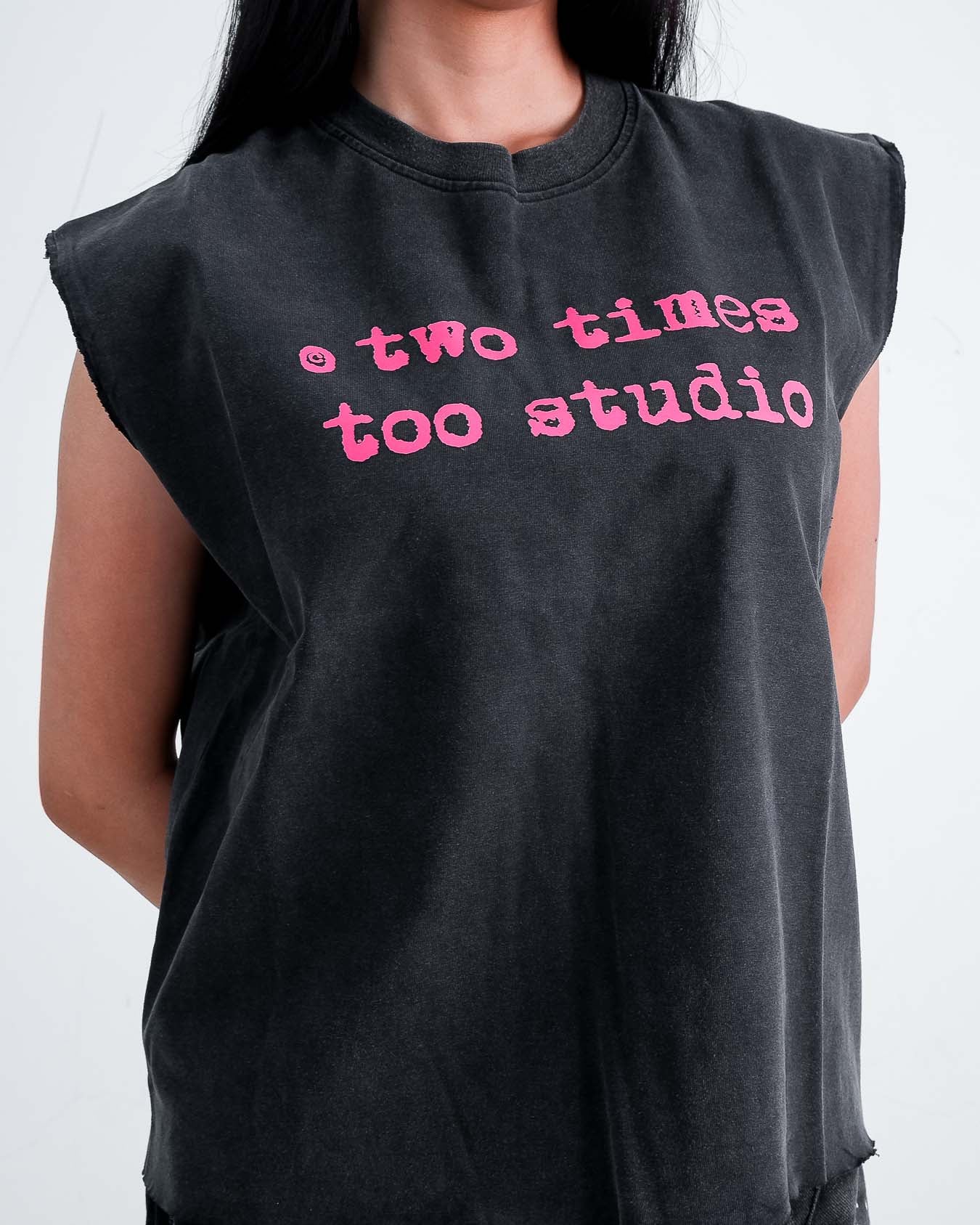 Tanktop Logo Tee - Aged Black / Pink