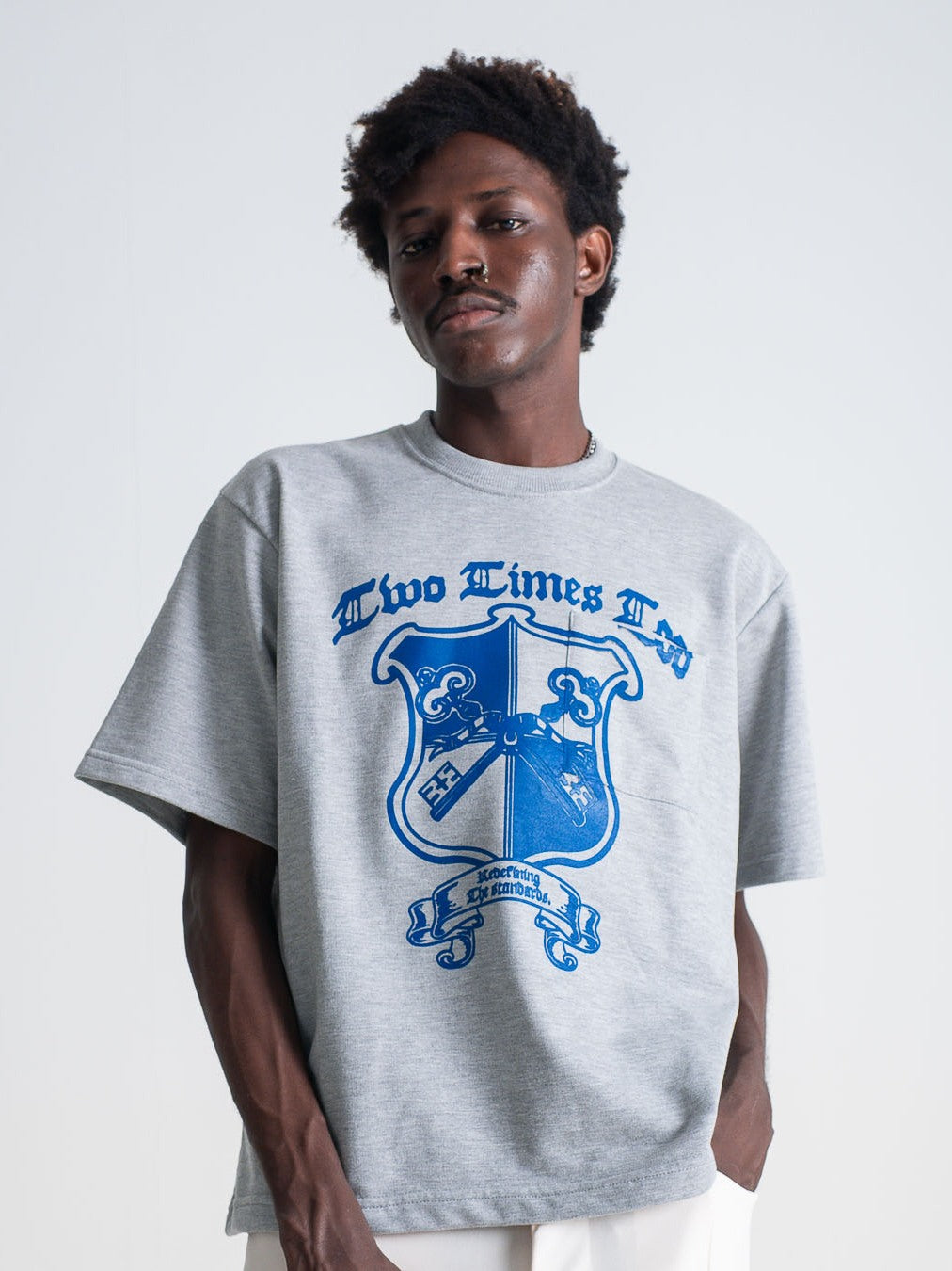 Crest Tee – Misty Grey