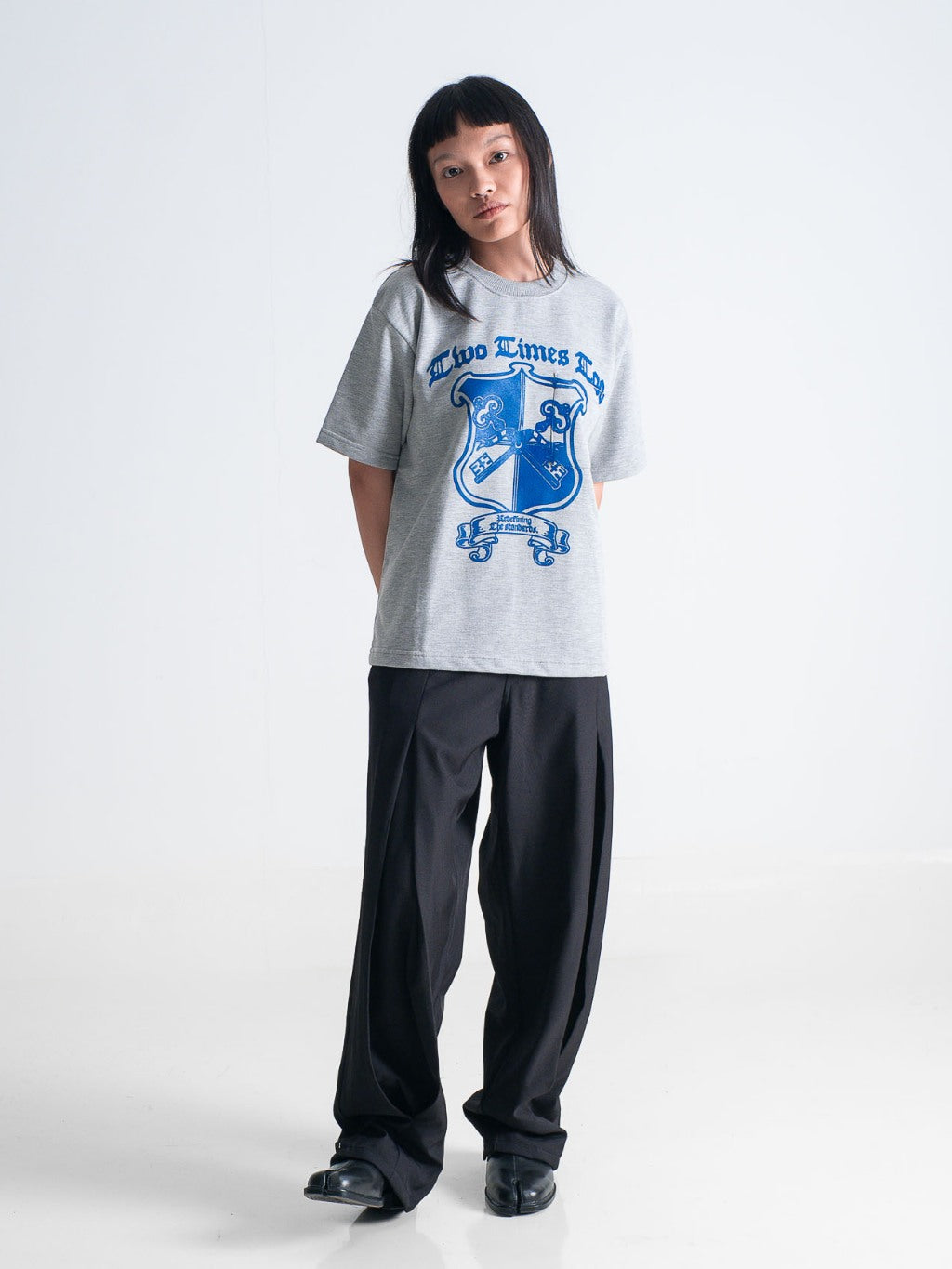 Crest Tee – Misty Grey